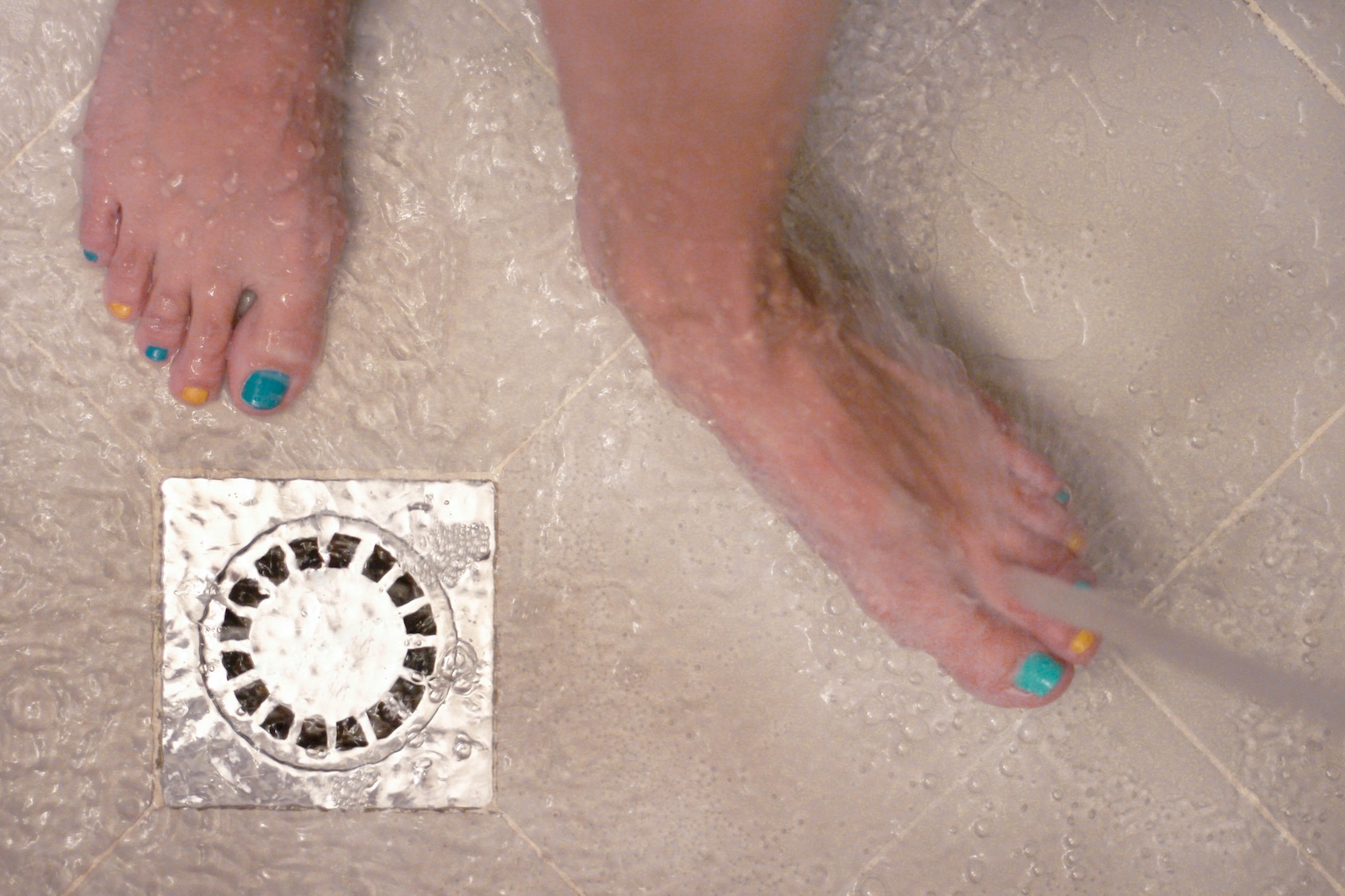 Clog-free shower drain - LimRic provides tips to keep hair out of your shower drain